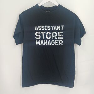 Gildan Mens Assistant Store Manager Graphic T-Shirt Short Sleeve black size M